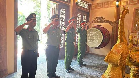 CÔNG AN XÃ MĂNG RI TỔ CHỨC HOẠT ĐỘNG VỀ NGUỒN THĂM DI TÍCH LỊCH SỬ CÁCH MẠNG CĂN CỨ TỈNH ỦY KON TUM NĂM 2026